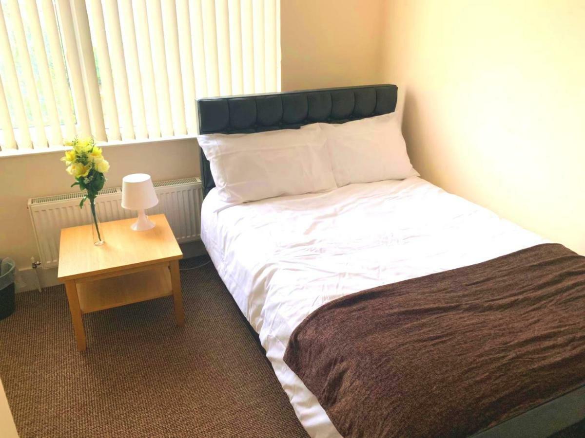 Serviced Accommodations Лутон Экстерьер фото